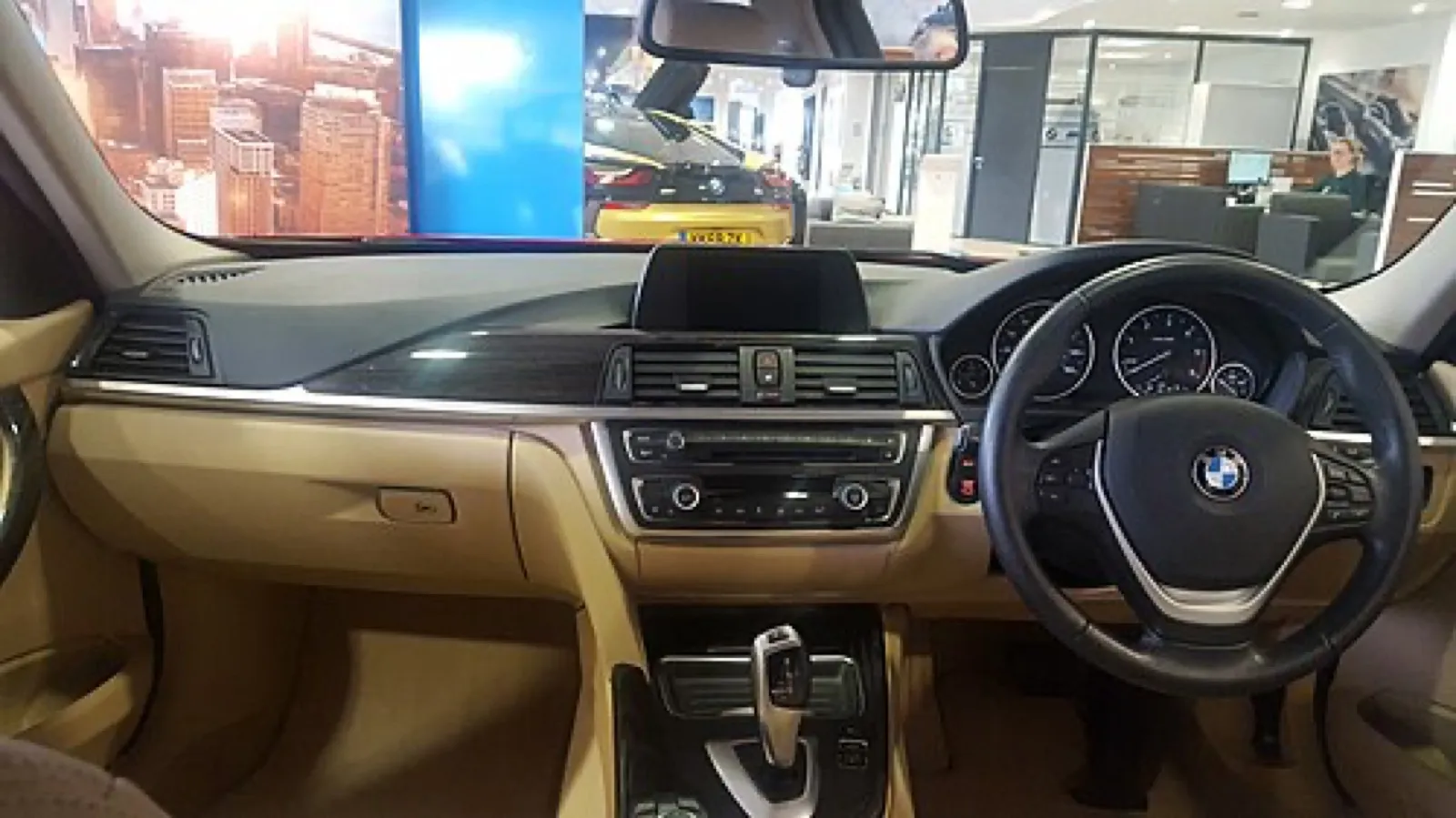 BMW 320i — 2