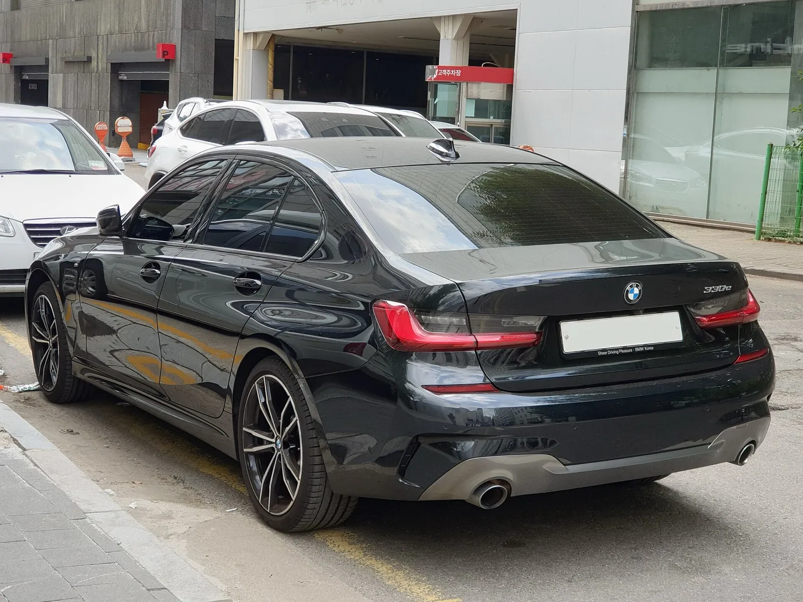 BMW 330e — 3