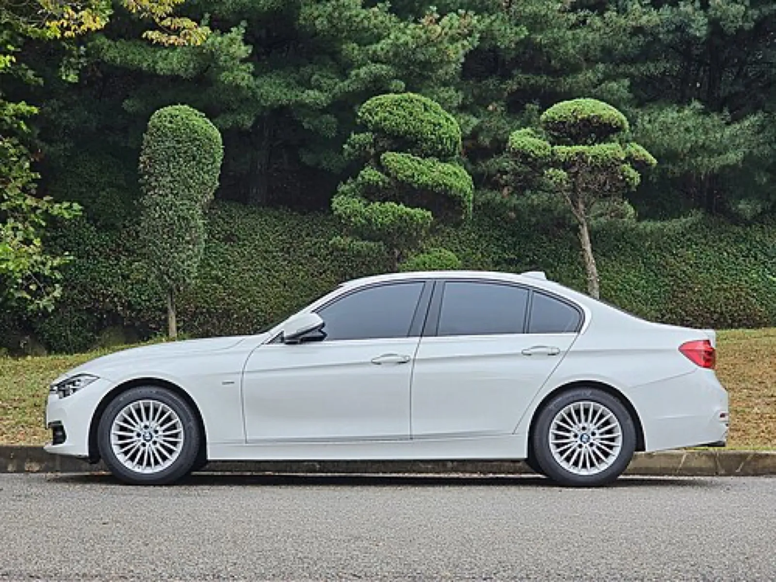 BMW 320i — 4