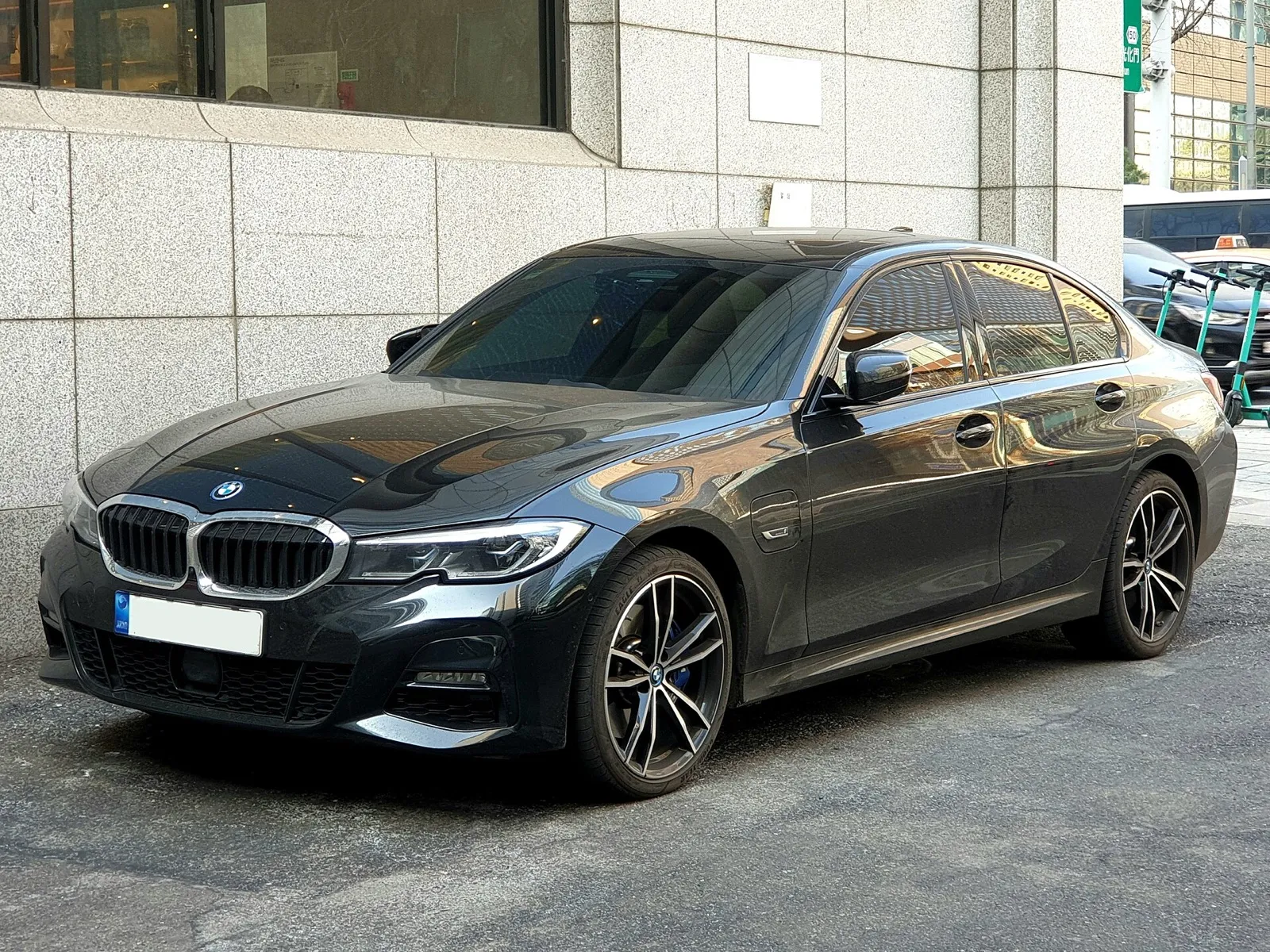 BMW 330e — 4