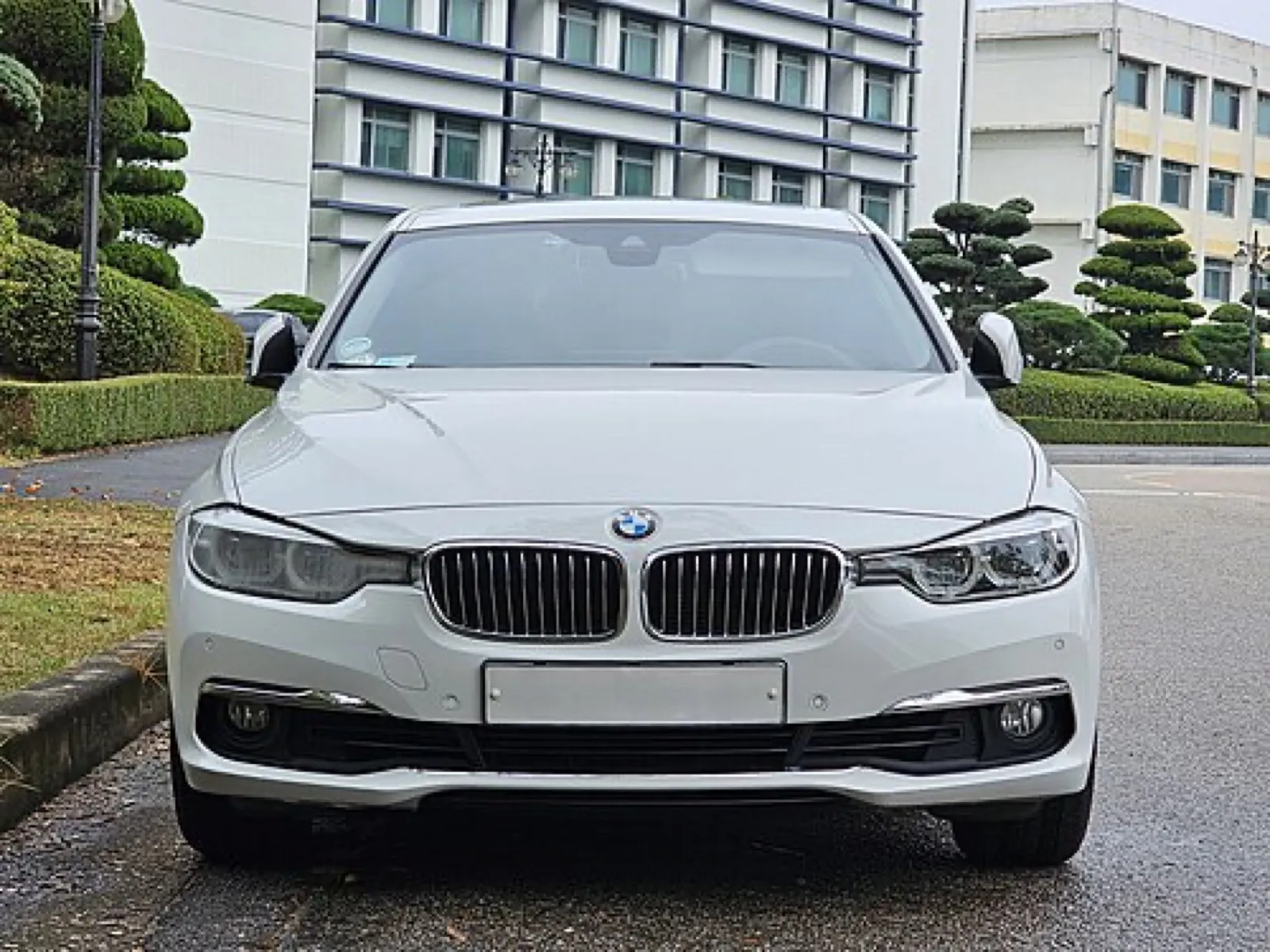 BMW 320i — 5